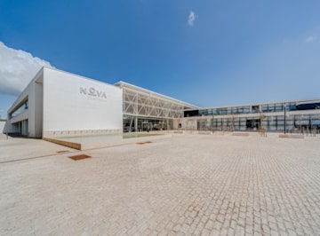 NOVA SCHOOL OF BUSINESS AND ECONOMICS